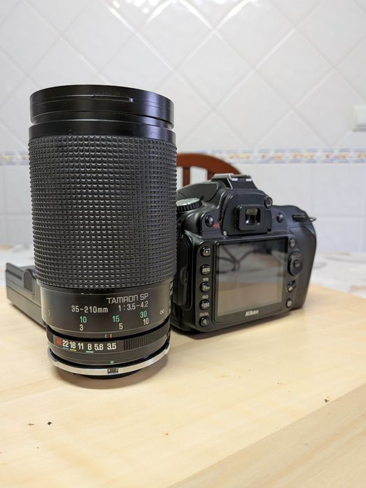 Nikon D90 + Lente + Acessórios (para peças ou reparação)