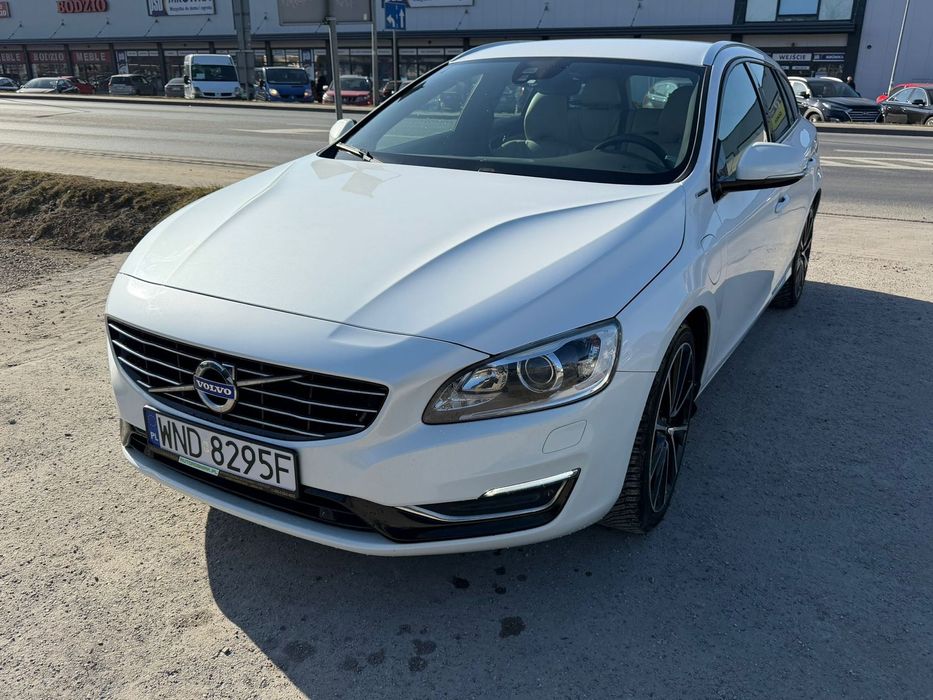 Volvo V60 2,4D Plug in hybrid Potwierdzony przebieg Automat Skóra Grzane fotele.