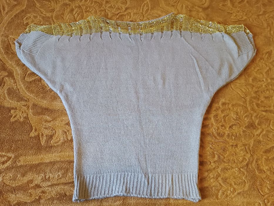 Sweter S złota nitka