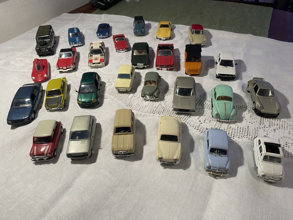 28 carros escala 1/43