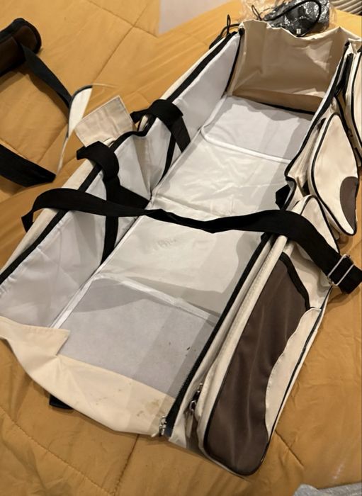 Bolsa transformar em um berço portátil ou trocador extensível.
