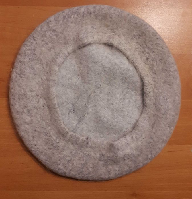 Beret damski szary z delikatnej wełny, średnica 27 cm