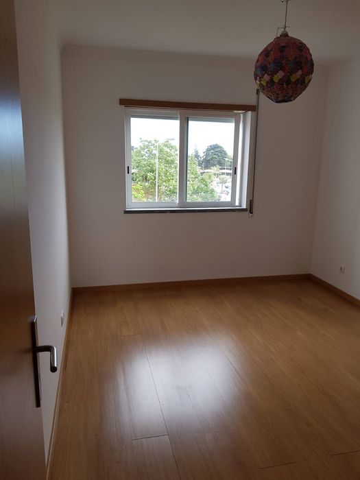 Apartamento T2 para arrendamento em São Domingos de Rana