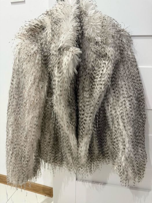 Stylowe futerko z eko-futra – Zara