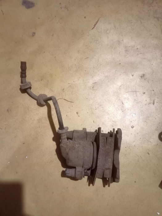 Супорт правий гольф джетта 2