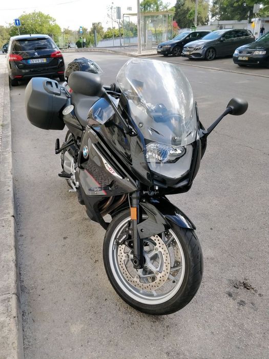 Viseira original transparente BMW F 800 GT usada.