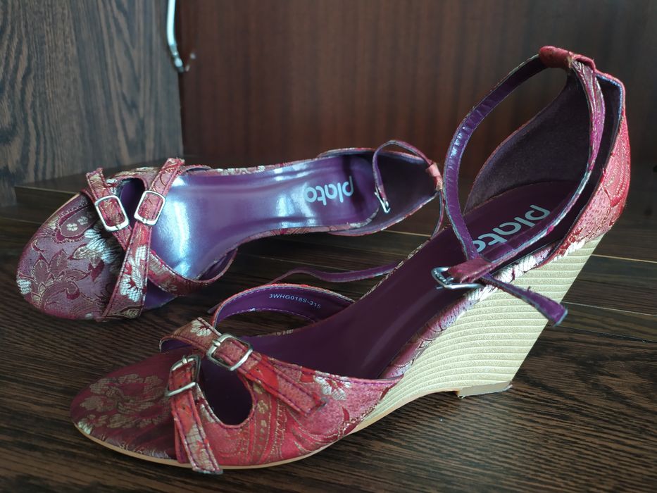 Босоніжки Plato, розмір 40