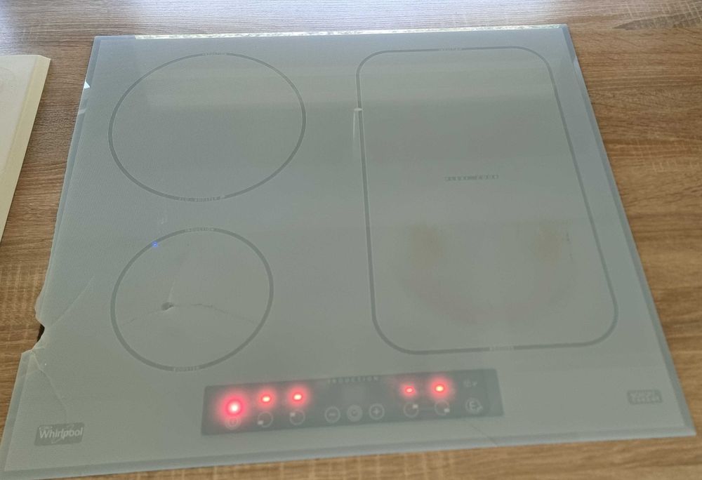 Whirlpool ACM 808 BA WH – płyta indukcyjna, sprawna, pęknięte szkło