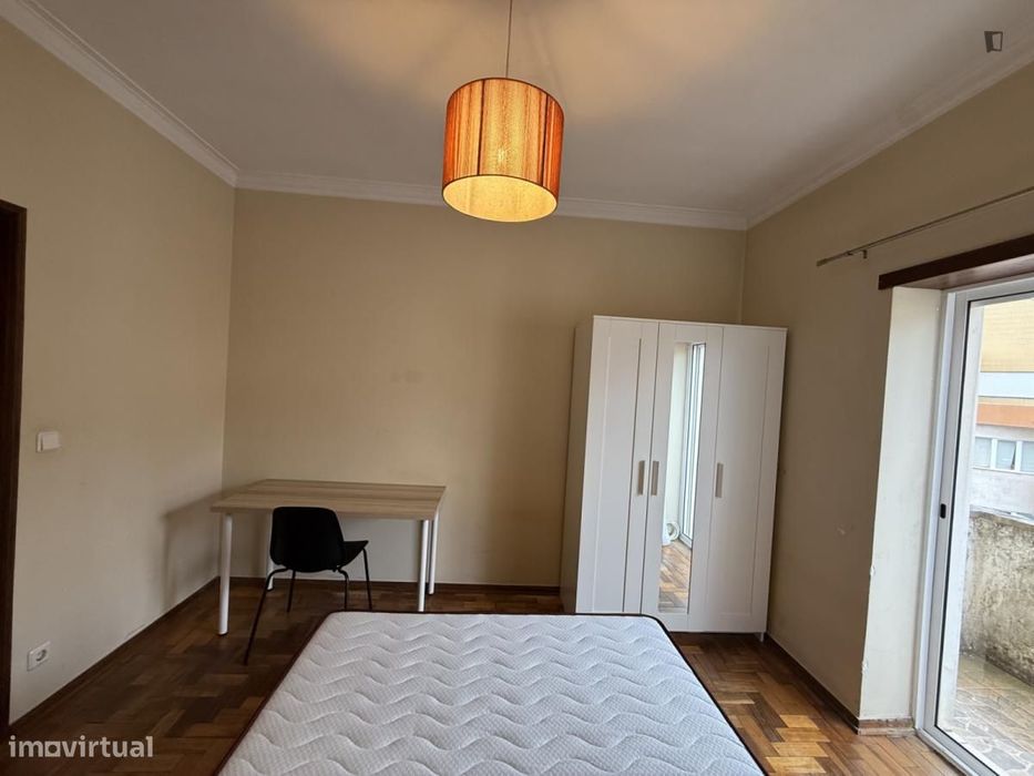 Quarto - localizado em Olivais Coimbra