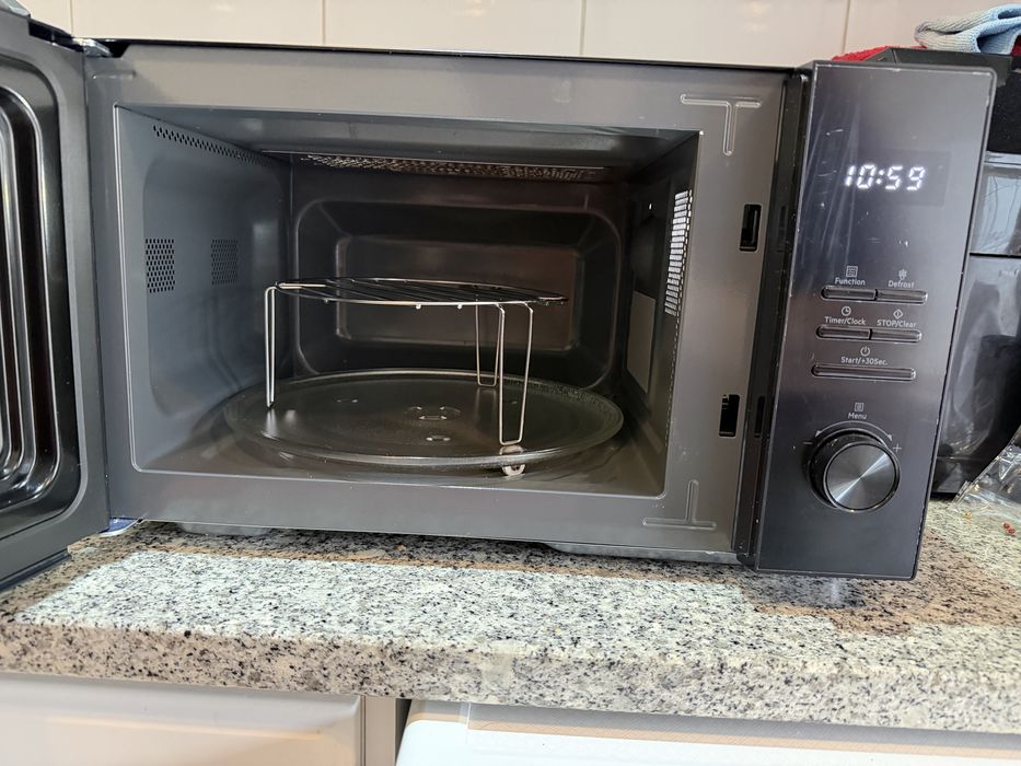 Micro-ondas BECKEN 29 Litros – Excelente estado