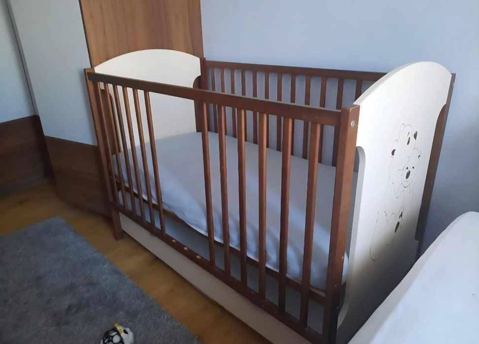 Łóżeczko z materacem