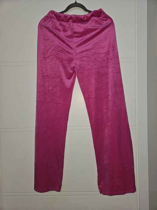 Kąplet, różowy  dres.