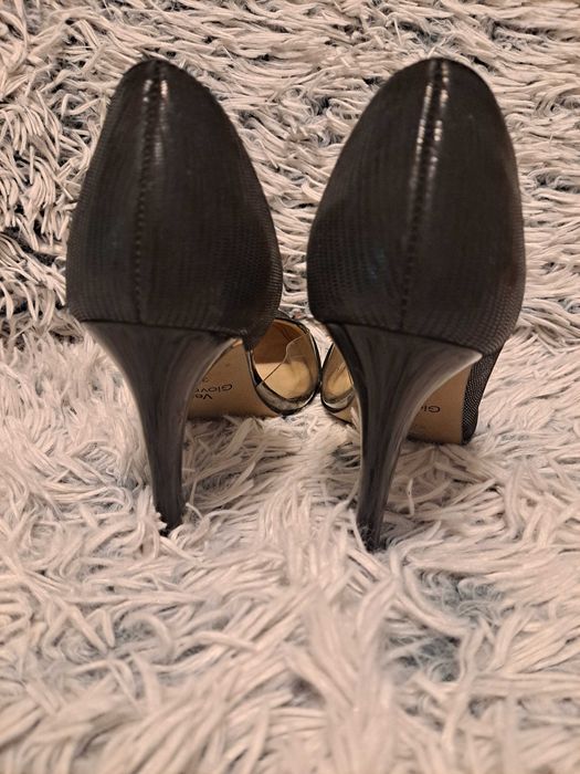 czarne szpilki zgrabne