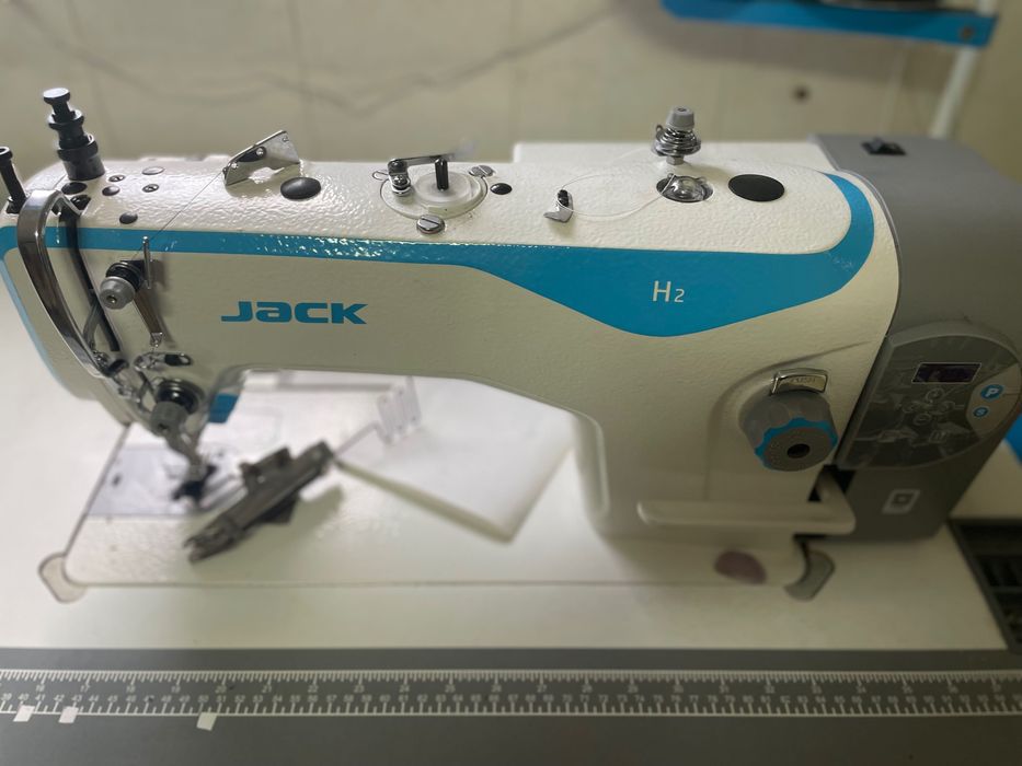 Máquina de costura industrial JACK H2 (com mesa e motor) – Aveiro
