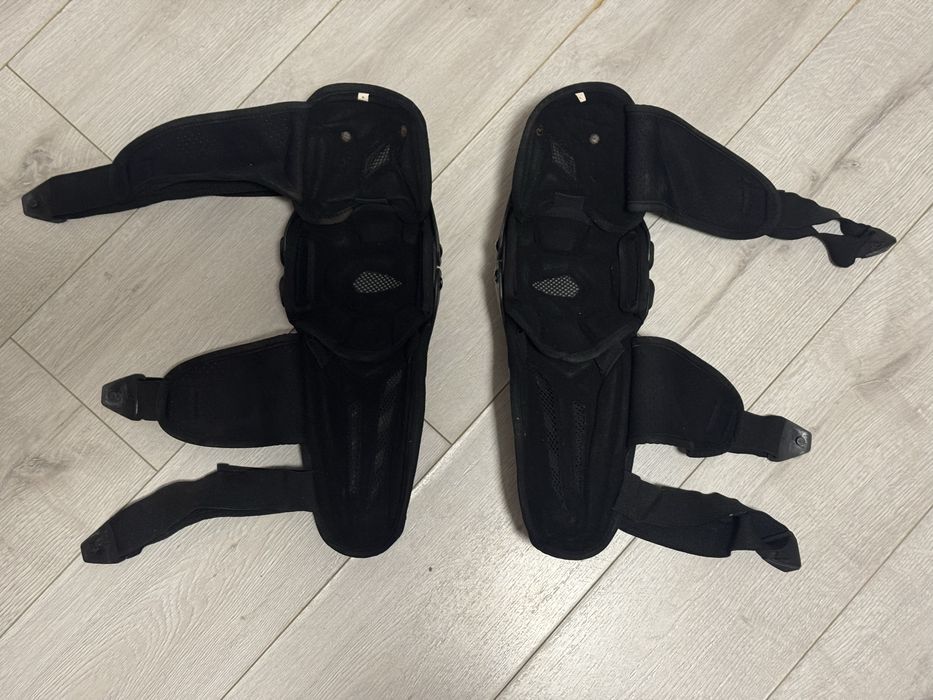 Мотонаколінники Leatt Dual Axis