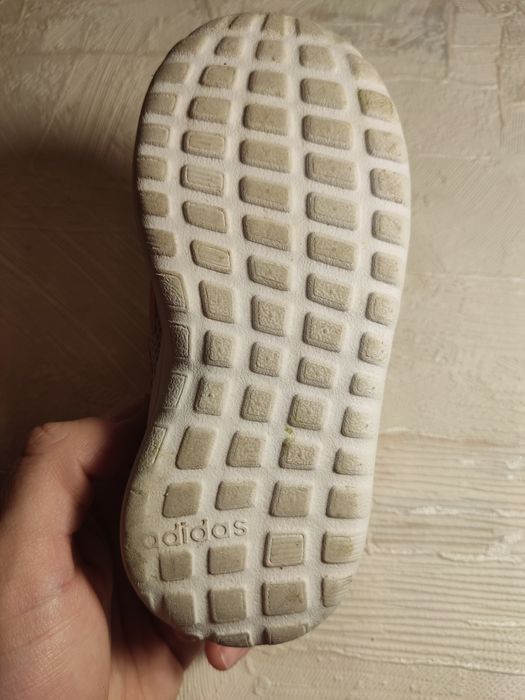 Продам дитячі кросівочки adidas