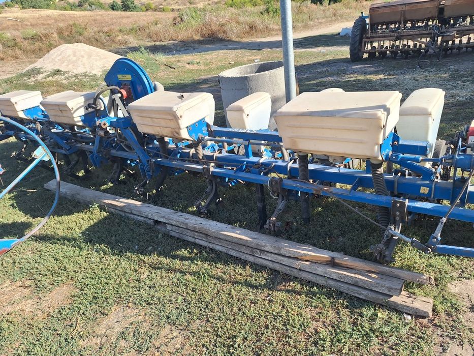 Продам комбайн,жатку КМС8