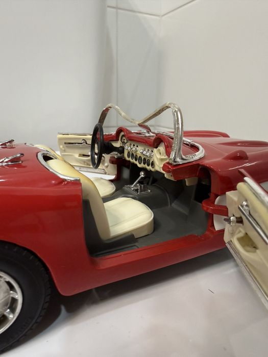 Chevrolet Corvette 1/18