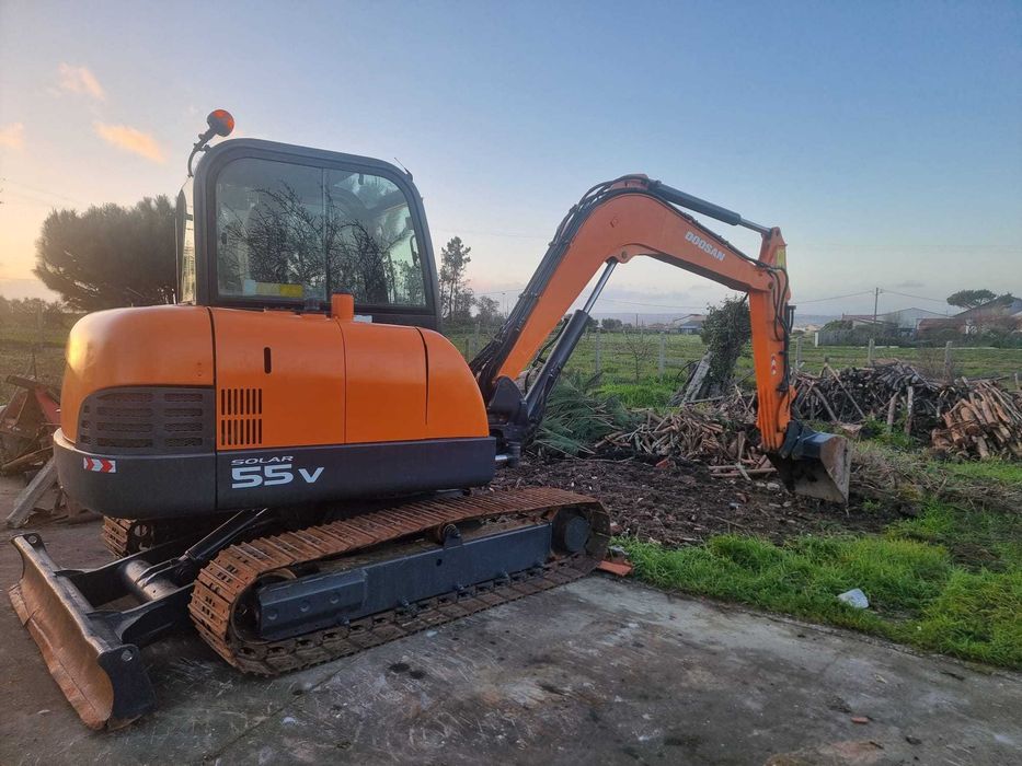 Doosan Solar 55V 2007 c/ Ar Condicionado + 3 Baldes | Muito Estimada