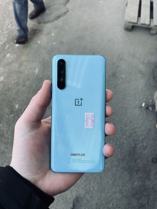 Продам телефон one plus nord 8/128 90гг экран