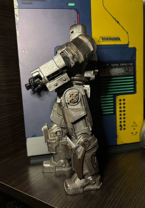 Iron man, залізна людина