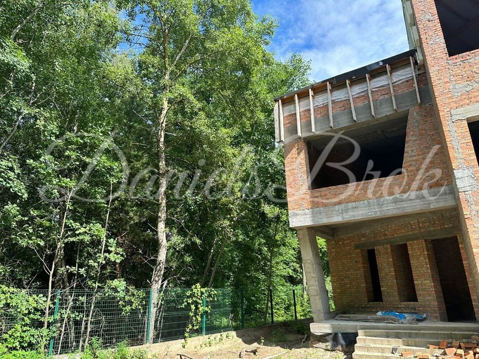 Конча Заспа, современный дом в стиле хай-тек