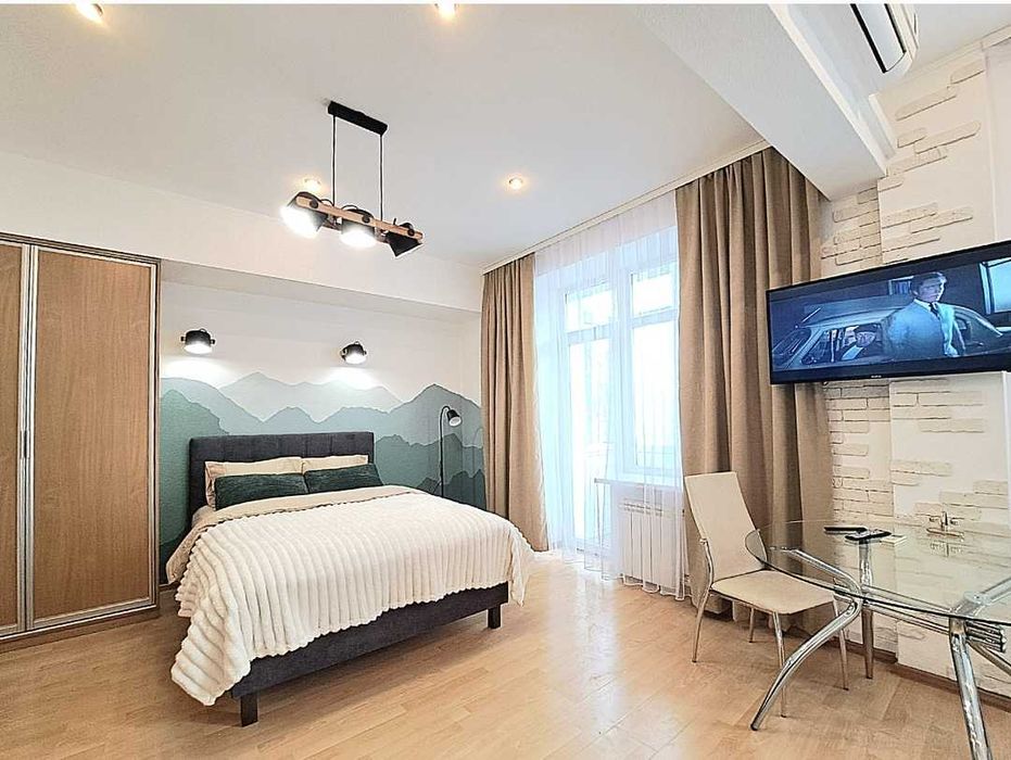 Центр! Смарагдова студія на Дарвіна , біля метро, ТРЦ Никольский