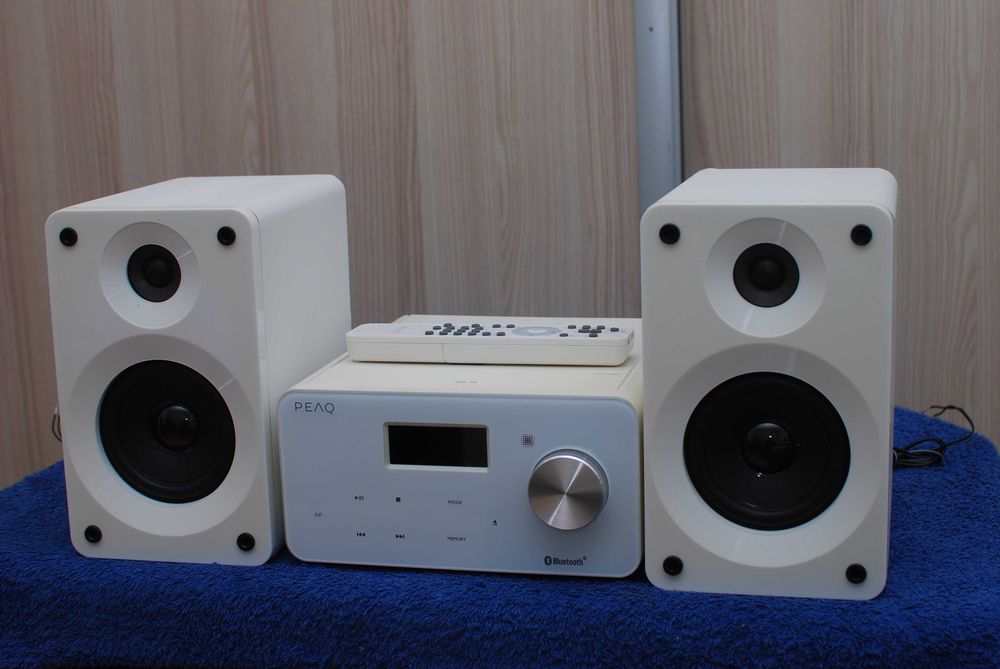Wieża PEAQ  Bluetoot ,USB,CD/MP3 Radio głośniki pilot biała.