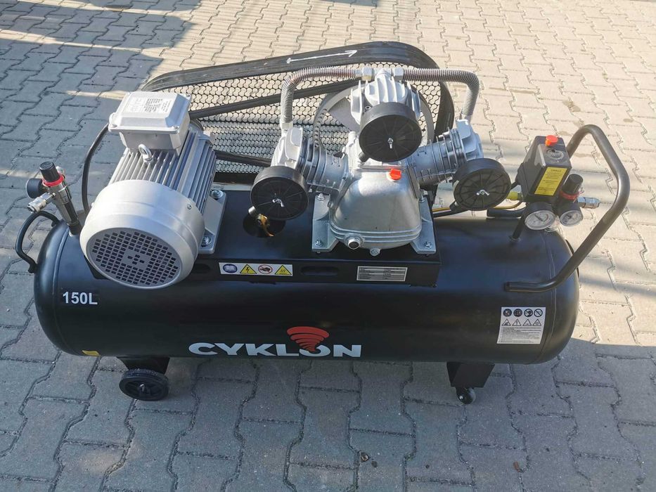 Kompresor olejowy sprężarka 150L NOWY powystawowy, 400v 4,2kW 3tłoki 670l/min CYKLON 2x separator