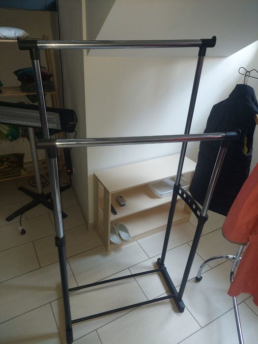 столы и стулья  и стеклянные доски для школы