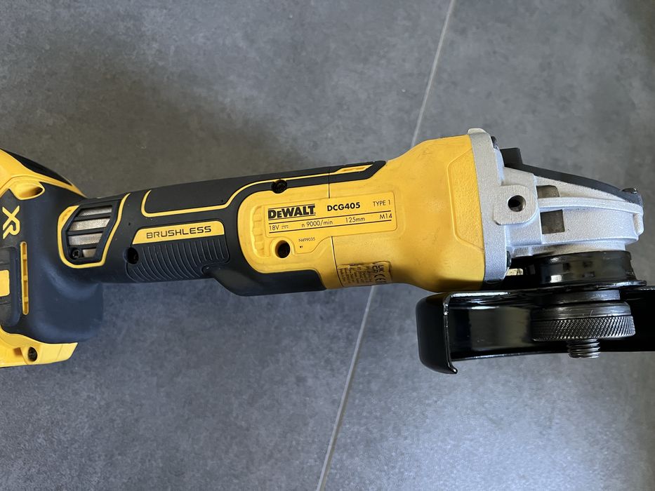 Безщіткова Акум. Болгарка Dewalt DCG 405 + АКБ 5.0