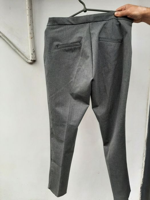 Продам жіночі сірі брюки 42