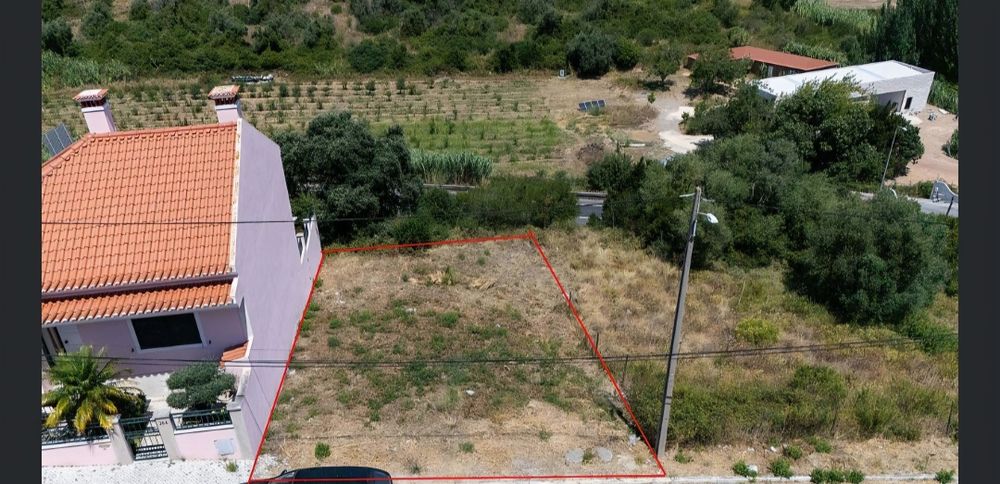 Terreno á venda em Loures