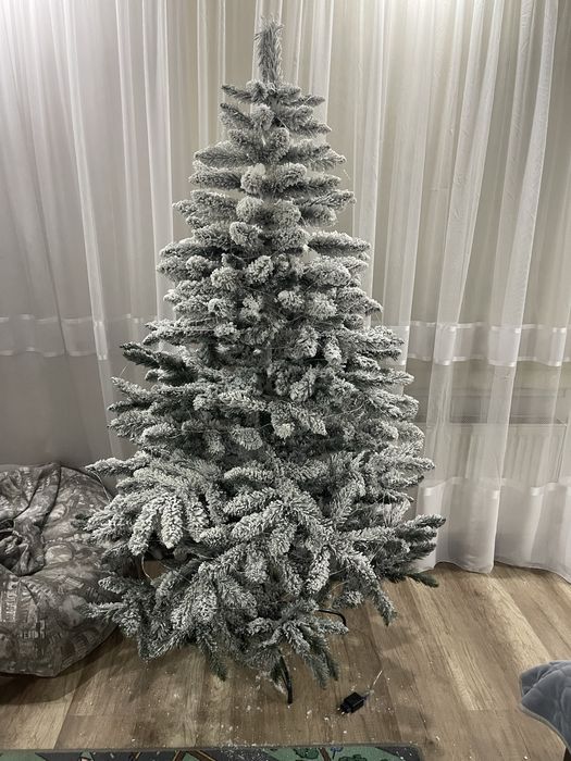 Ялинка 2 м , засніжена