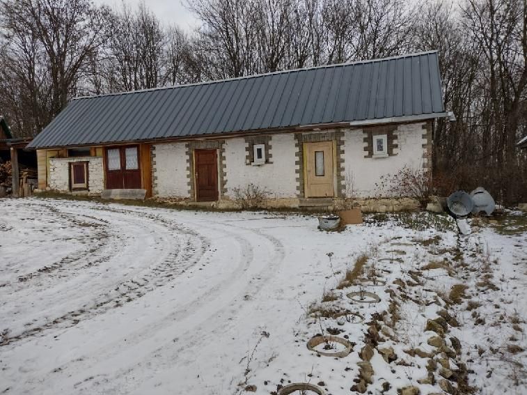 Sprzedam dom z zabudowaniami gospodarczymi i polem rolnym - Widok 2