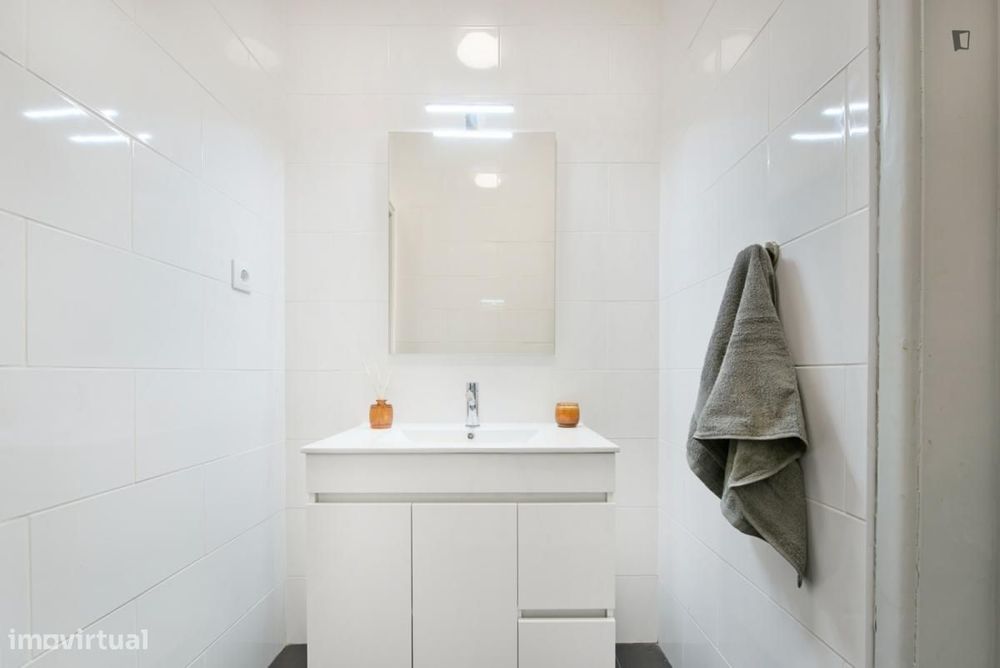 Quarto - localizado em Alameda Lisbon