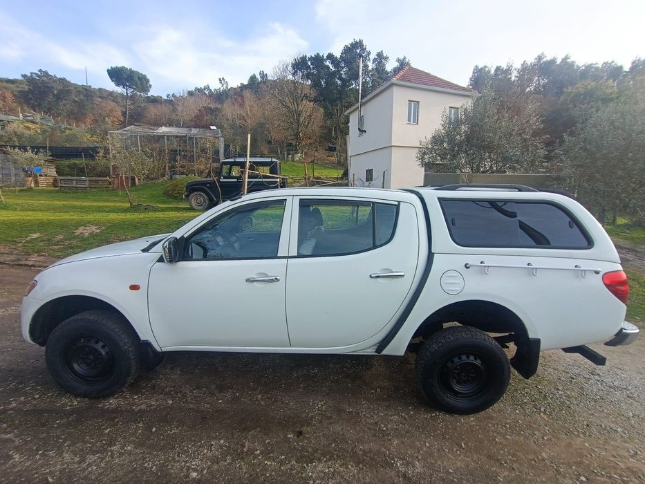 Mitsubishi L200 4x4 2010 Documentos alemães.