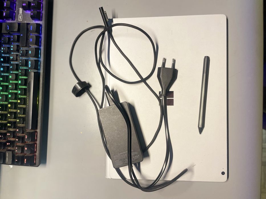 Microsoft Surface Book 3 c/ carregador e surface pen