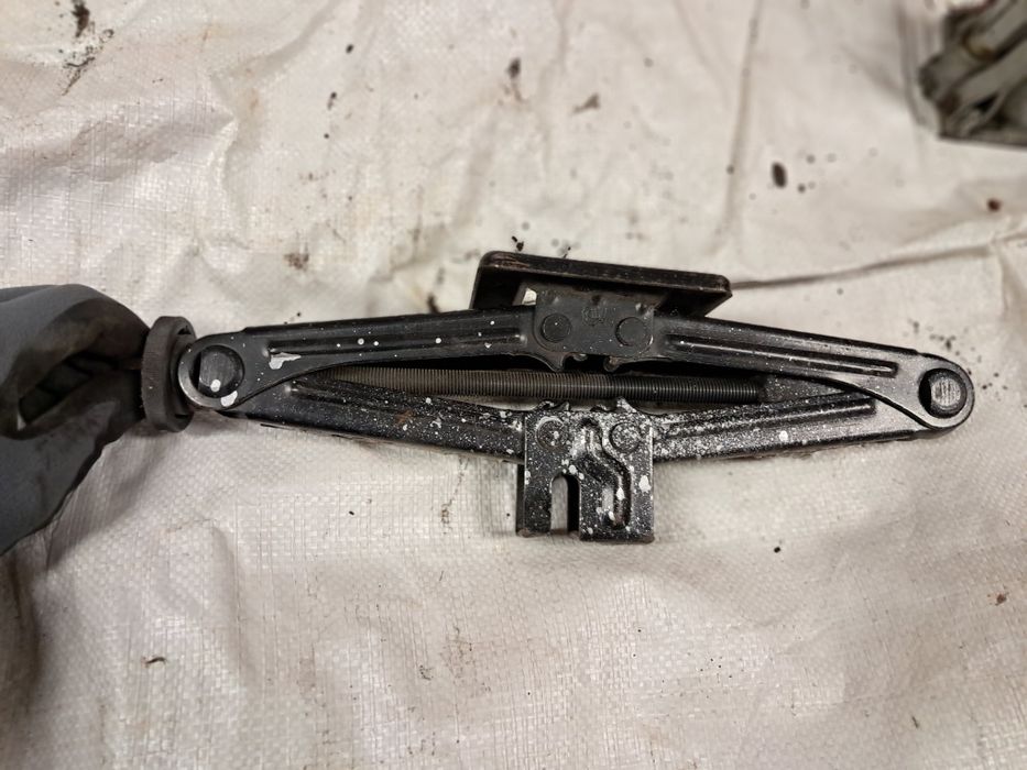 Podnośnik samochodowy 700 kg