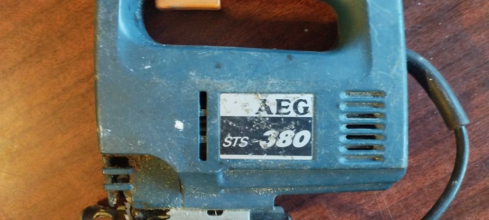 Електролобзик AEG STS380