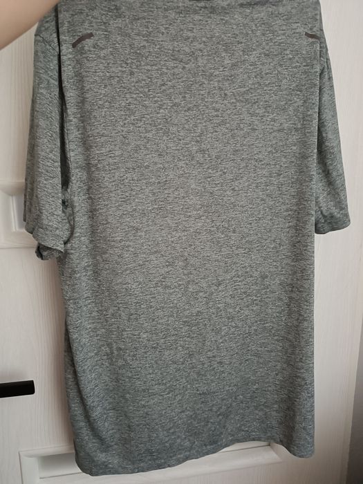 Szara sportowa koszulka Nike r M