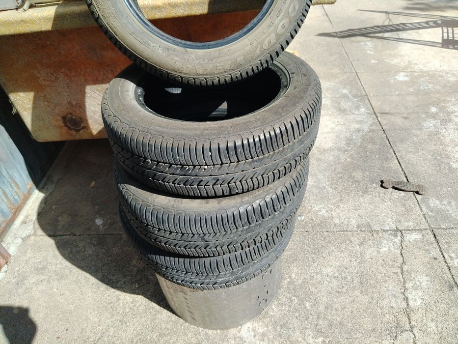 4 Pneus 175/60 R14 goodyear
