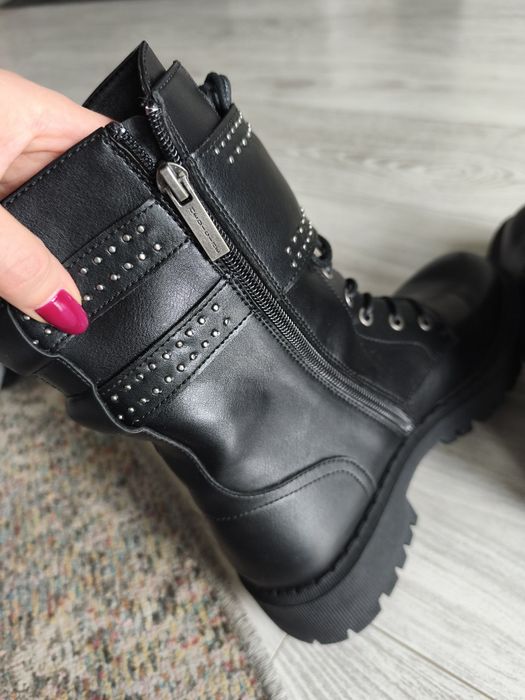 Kozaki czarne Medicine 40 walkery z pinami botki ocieplane na zimę