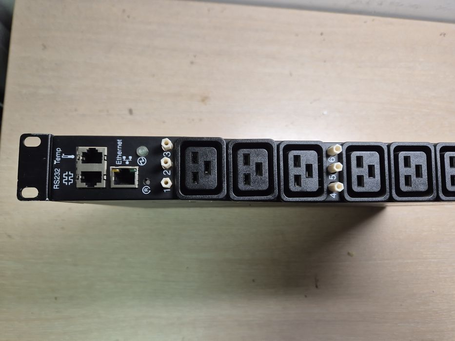 Listwa PDU IBM 46M4002 1U Switched and Monitored - 12 portów