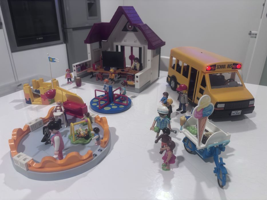 Lote Playmobil Escola + Autocarro Escolar + Parque