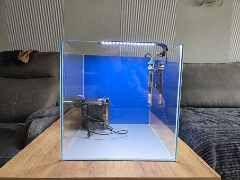 Akwarium 40x40x40 wraz z osprzętem