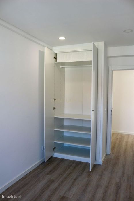 Apartamento T2 Renovado em Marvila – Lisboa