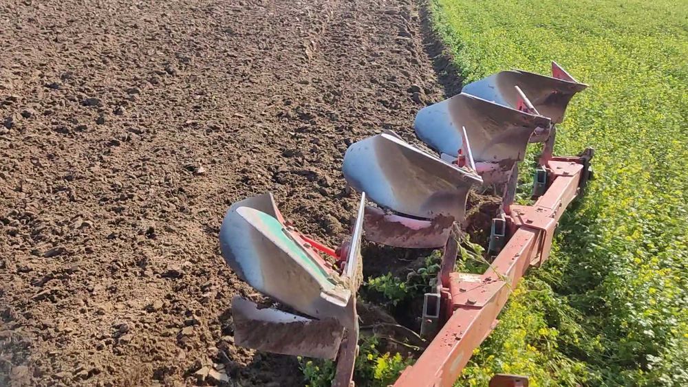 plug pługi  kverneland agrolux overum massey ferguson