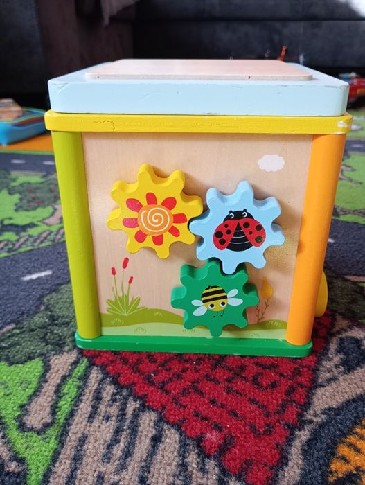 Kostka interaktywna dla dziecka