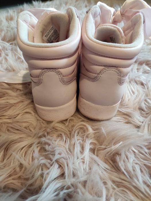 Buty sportowe damskie